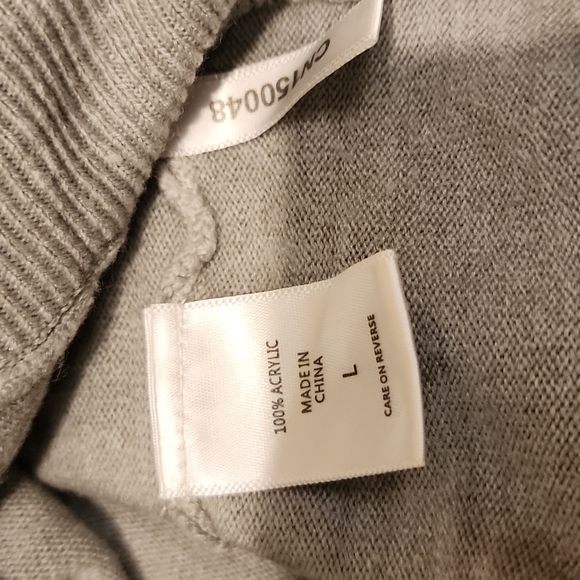 Soho New York & Company Gray Sweater in Size Large, Gently Worn - Picture 3 of 6